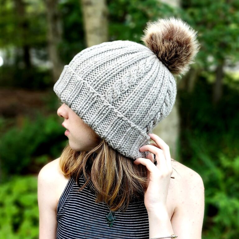 simples ribs and cables beanie with faux fur pompom